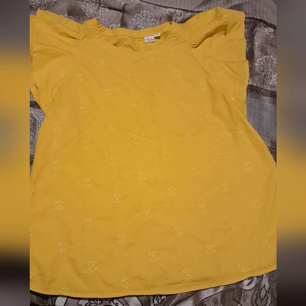Gap with flower embroidered flutter sleeve top - Picture 1 of 5